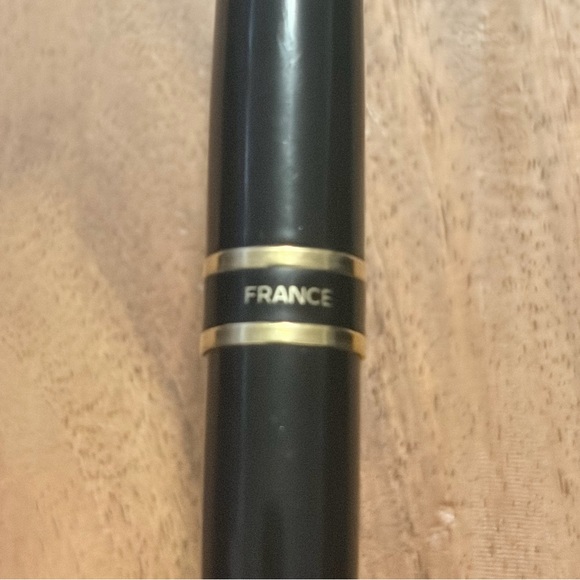 Waterman Paris - Black and Gold Ballpoint Pen - Picture 6 of 8